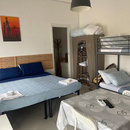 Onlyroomsrho Buitenkant foto
